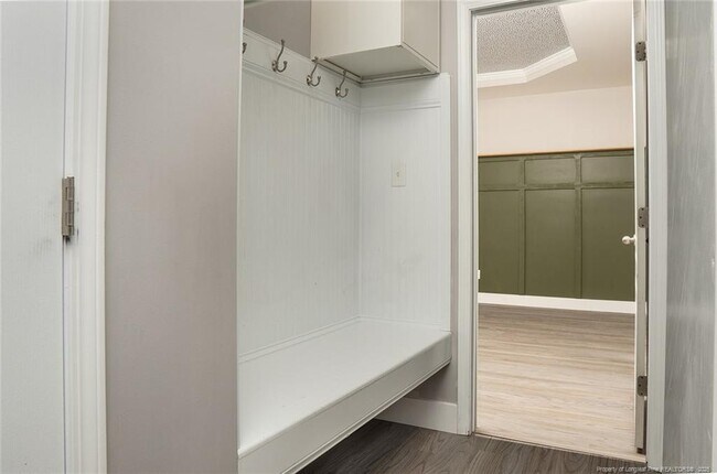 Foto del edificio - 6001 Daybrook Ct