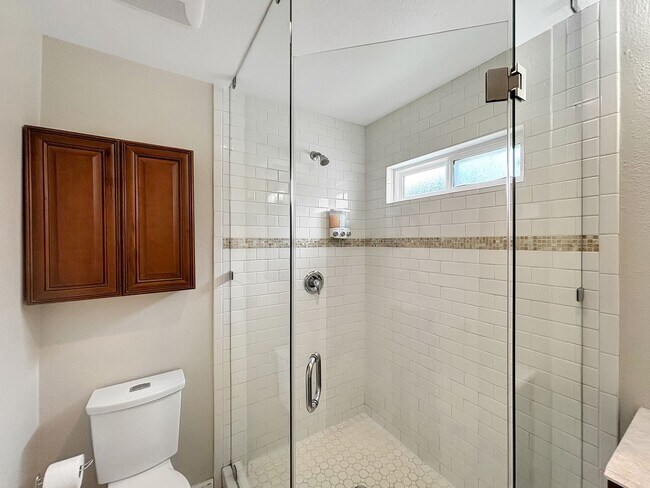 Foto del edificio - Charming 2BD/2BA Condo in University Heigh...