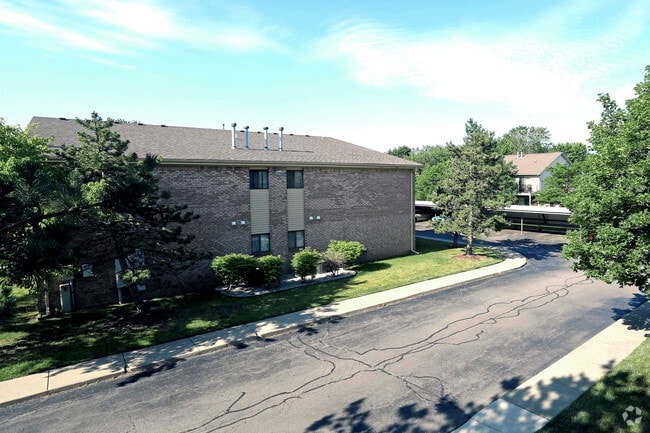 Fraser Pointe Manor Apartments Mi Building Photo Fraser Pointe Manor