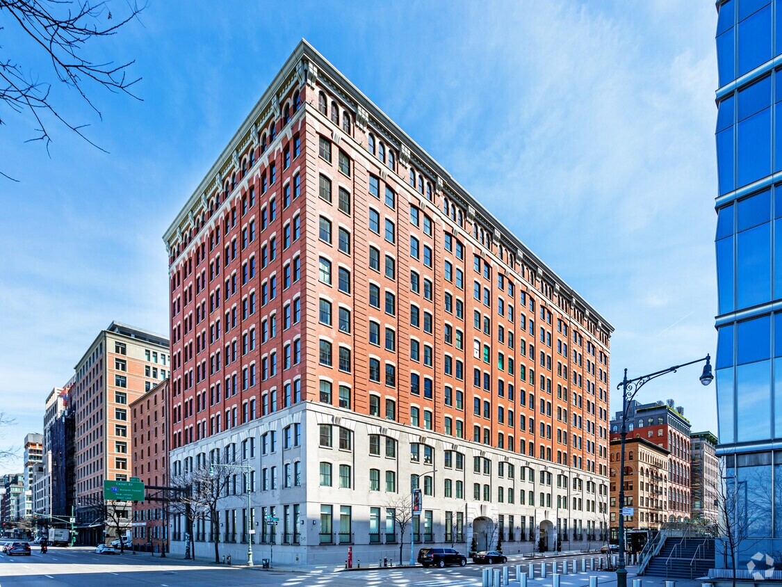 Primary Photo - 250 West St