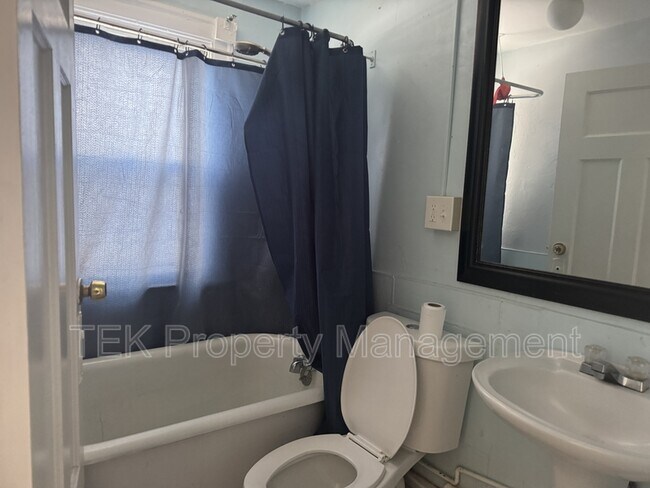 Foto del edificio - 105-107-107 Bidwell Terrace