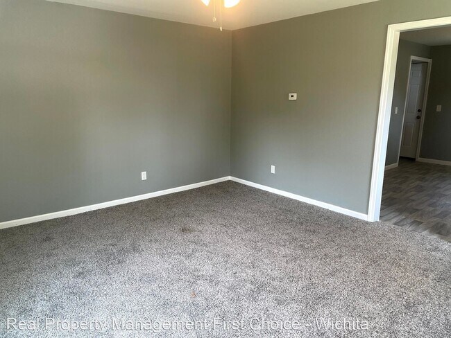 Building Photo - 3 br, 1.5 bath House - 407 N Kansas