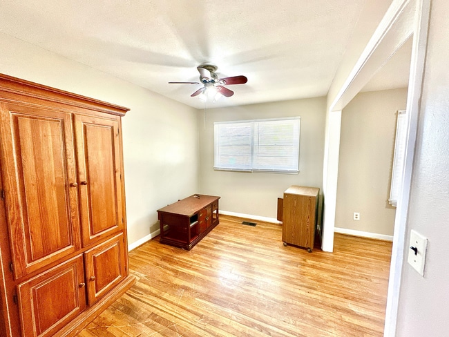 Building Photo - 601 Lynn Terrace