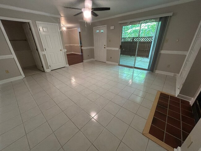 Foto del edificio - 469 Summerwalk Cir