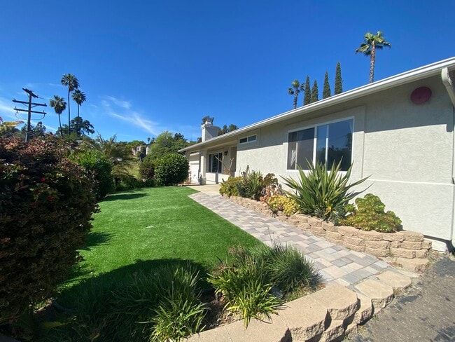Foto del edificio - Beautiful 5 Bed, 2 Bath with Large Yard in Mount Helix!!
