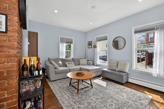Building Photo - 112 H St