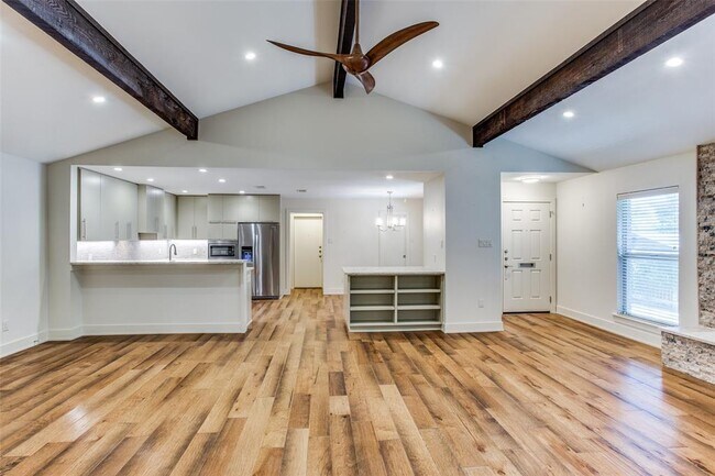 Foto del edificio - 6465 Waverly Way