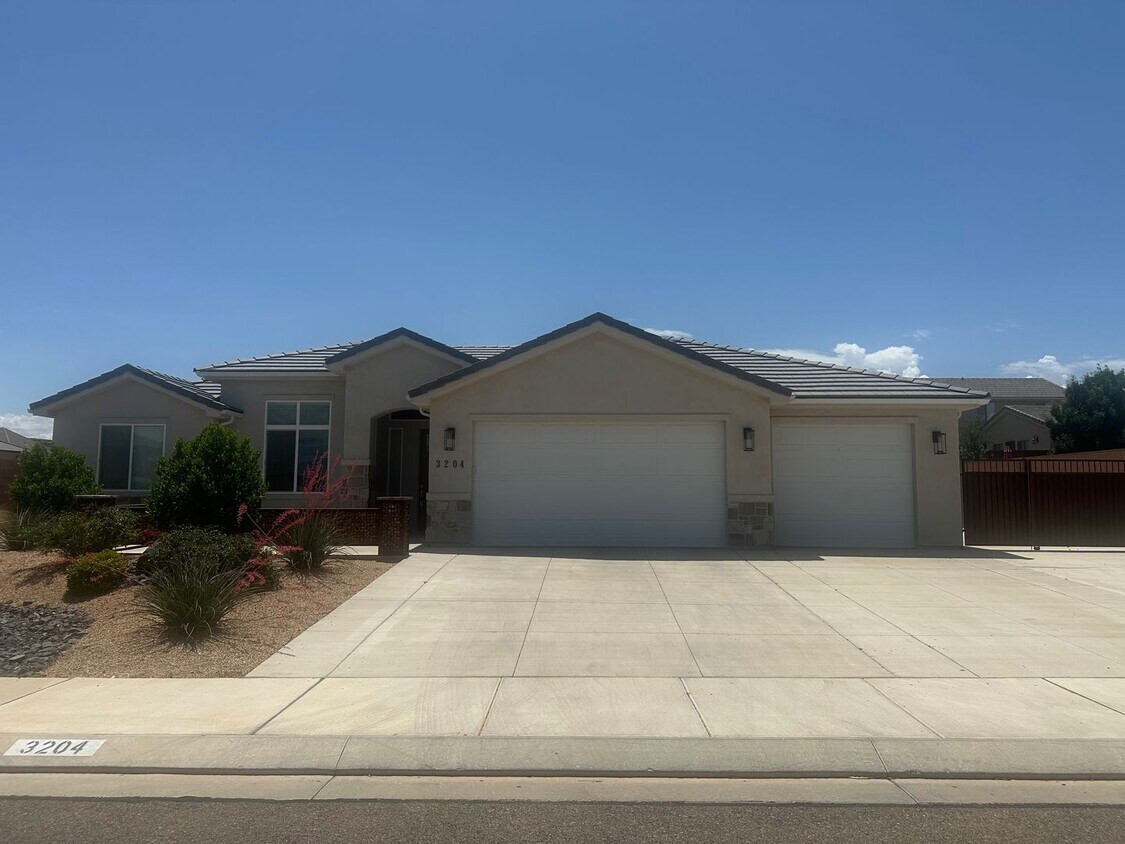 Primary Photo - Custom 3 bed plus Office Single Story. Cri...