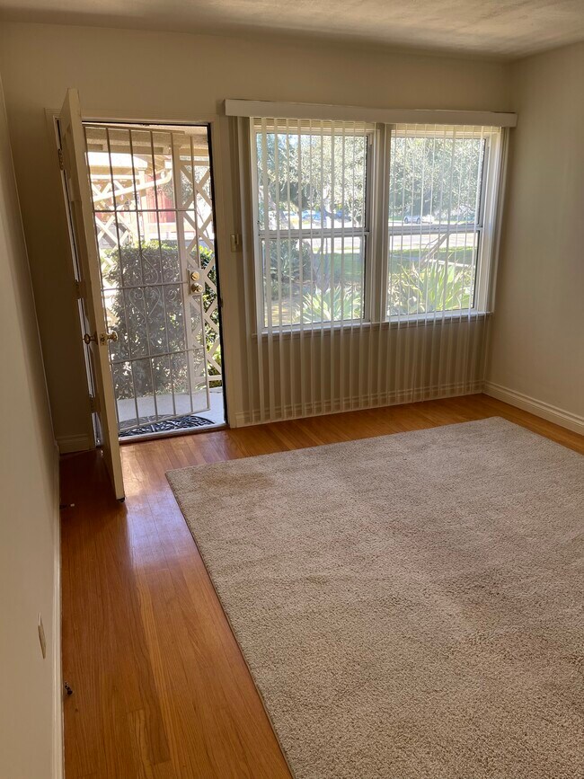 Foto del edificio - 4707 Clark Ave