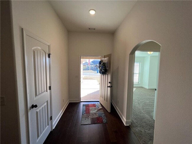 Building Photo - 324 Fox Cir