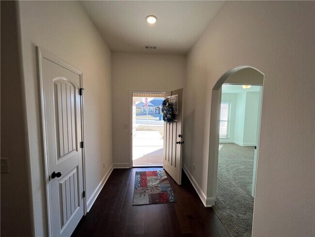 Foto del edificio - 324 Fox Cir