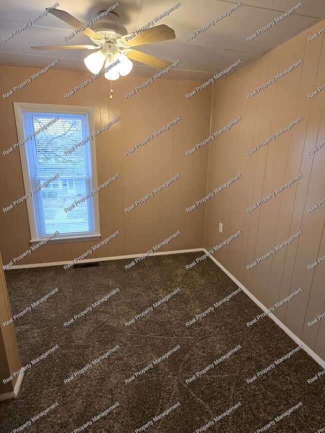 Foto del edificio - 2 Bedroom 2nd Floor Apartment