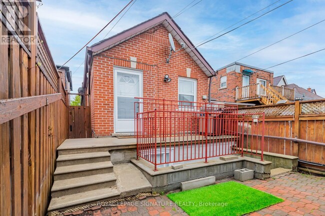 Building Photo - 246 Nairn Ave