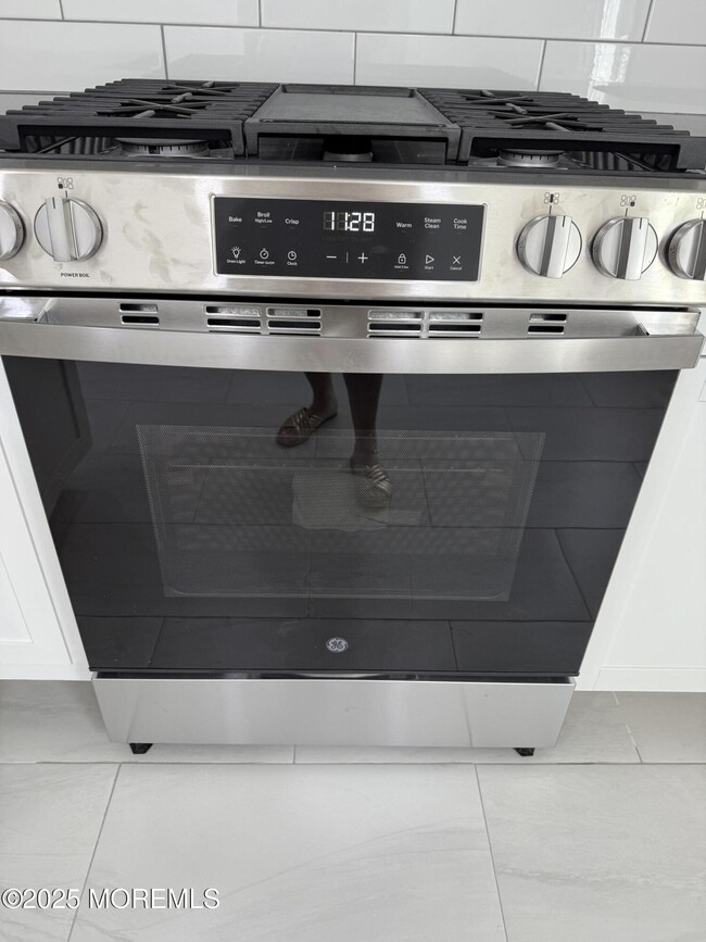 Building Photo - 140 Franklin Ave