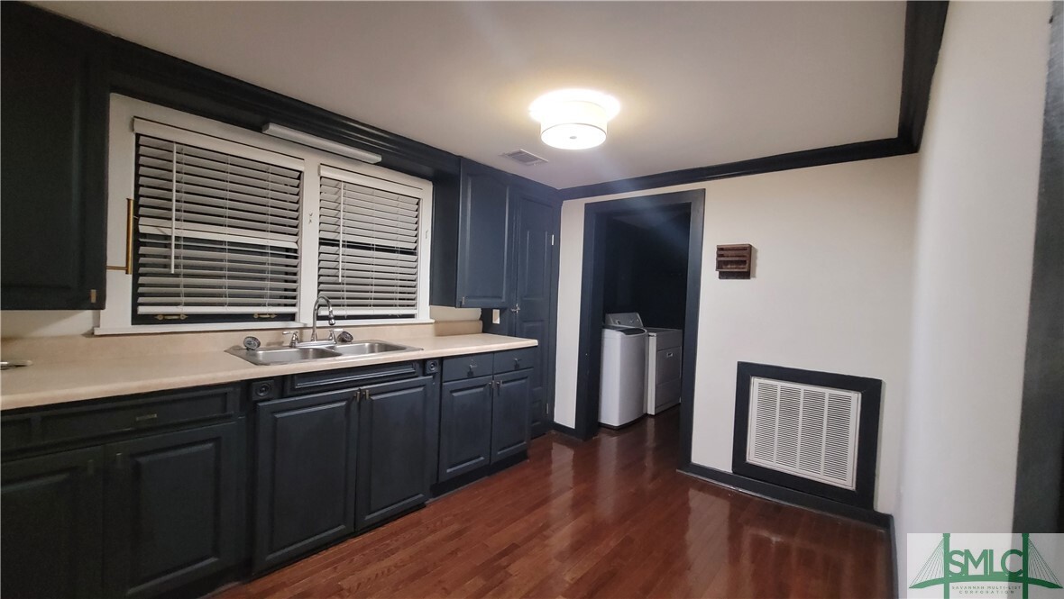 Primary Photo - 509 E Harris St