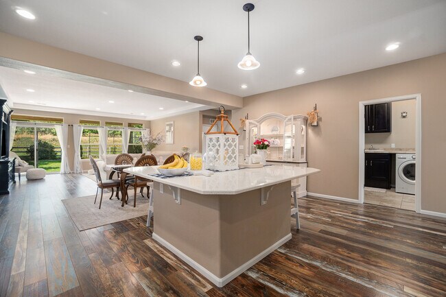 Foto del edificio - 4806 Wildwood Way