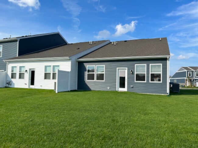 Building Photo - 39123 Sail Away Ln