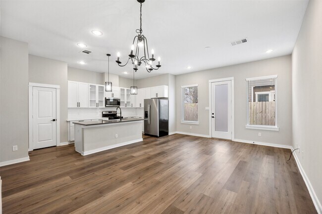 Foto del edificio - 8451 Berry Brush Ln