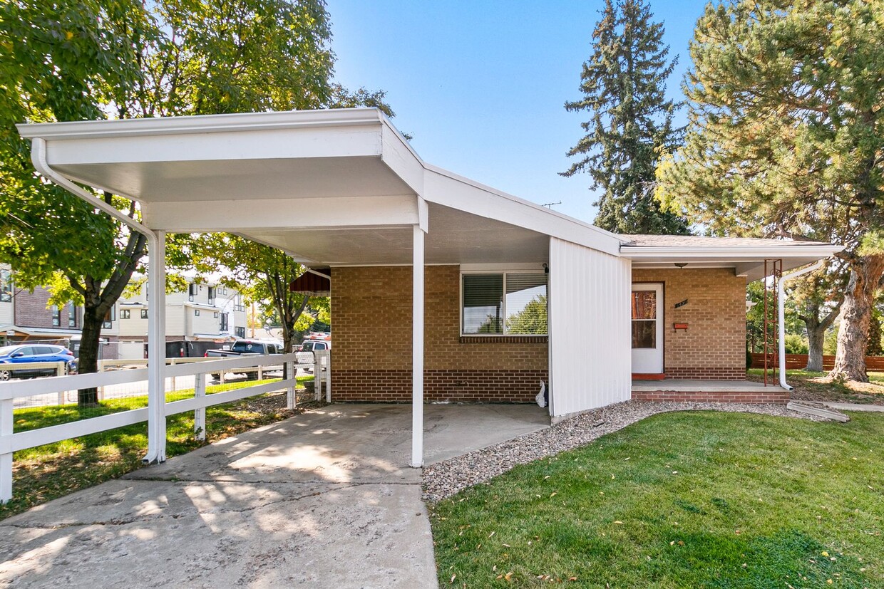 Primary Photo - Beautiful Duplex in Historic Downtown Litt...