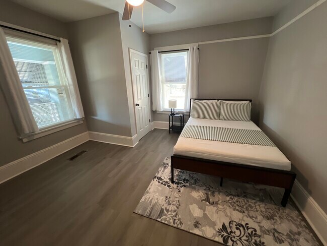 Foto del edificio - 1933 James Ave