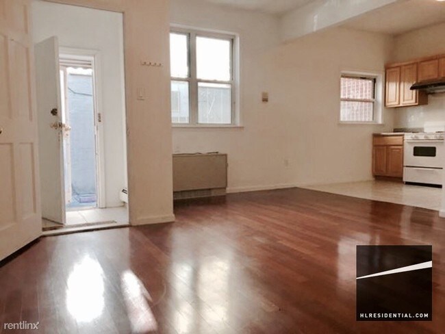Foto del edificio - 2702 Astoria Blvd