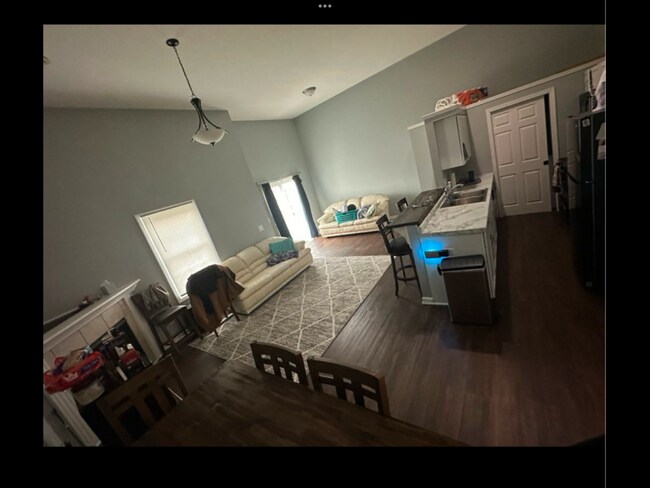 Foto del edificio - 250 Parktrail Rd