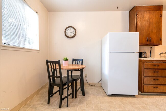 Foto del edificio - 1 br, 1 bath  - 616 23rd St