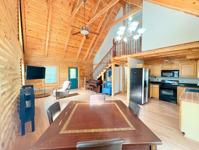 Building Photo - 413 Skyview Dr