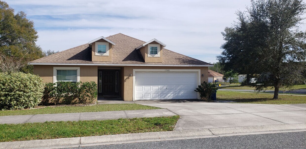 3/2 Lake View Estates Corner Lot! House Rental in Mascotte, FL