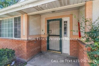 Building Photo - 975 S 250 W St