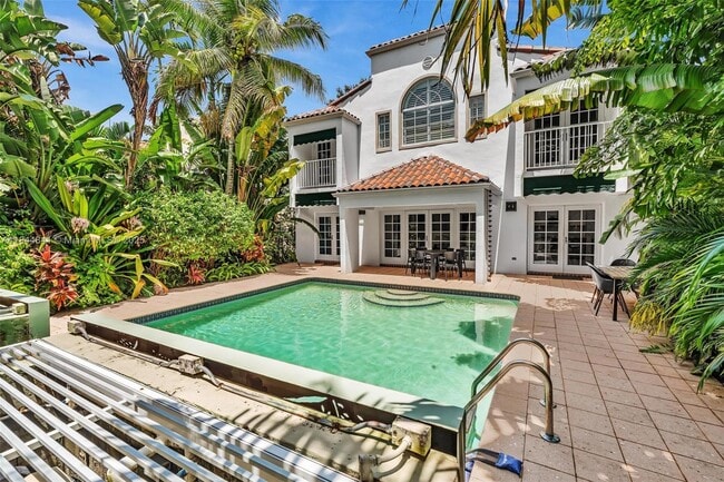 Building Photo - 2516 San Domingo St