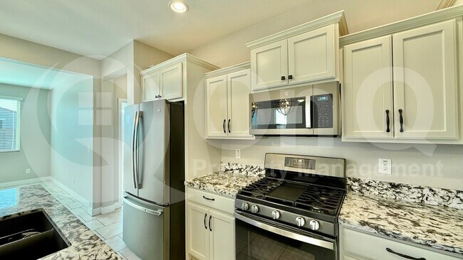 Foto del edificio - 17875 W Sandalwood Dr