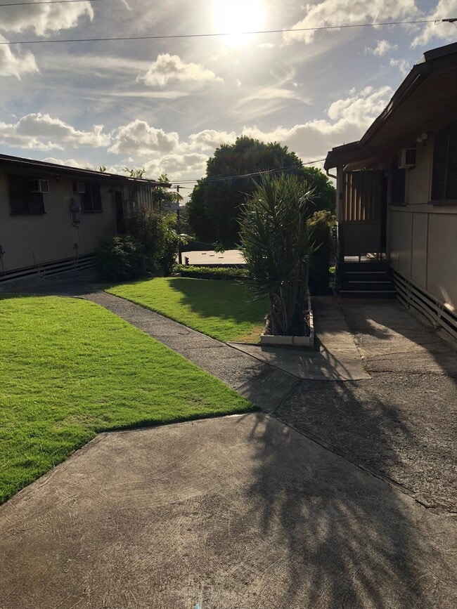 Foto del edificio - 99-144-144 Lilia Pl