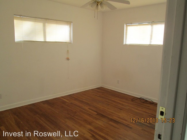 Building Photo - 1 1/2 W La Paloma Ln
