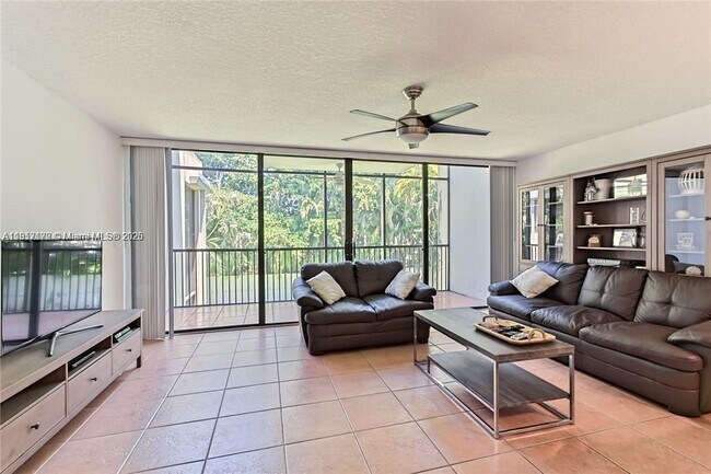 Building Photo - 2810 SW 87th Ave