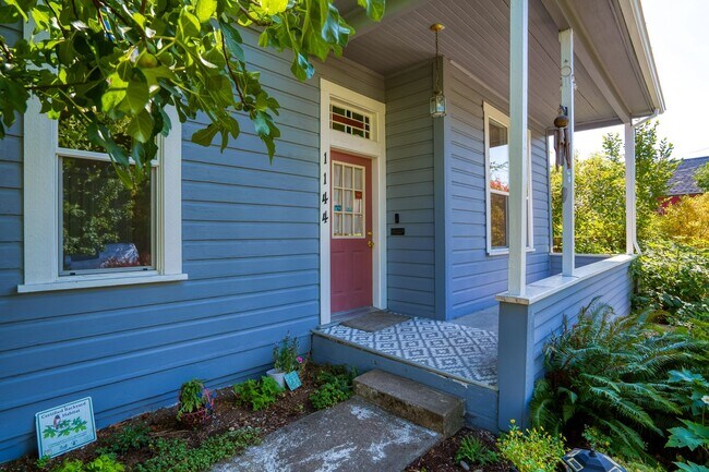 Foto del edificio - Charming Solar Home in Portland Woodlawn Neighborhood