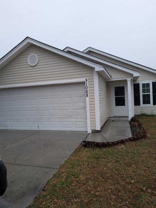 Building Photo - 1068 Stoney Falls Blvd