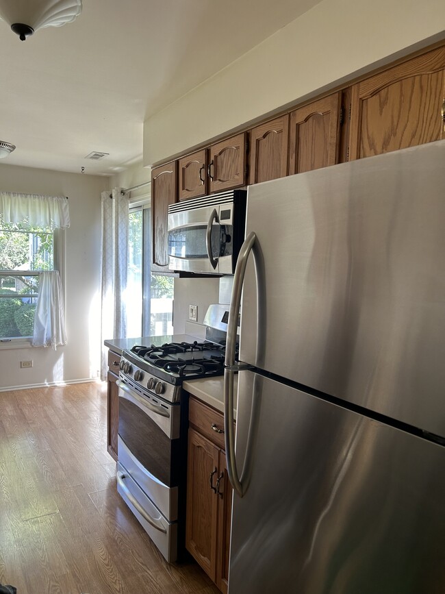 Building Photo - 1335 Cromwell Ct
