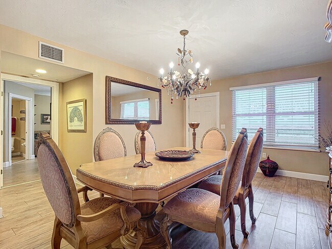 dining room - 2055 S Atlantic Ave