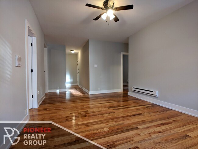 Foto del edificio - 3721 N Pine Grove Ave