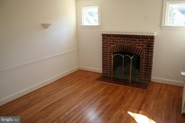 Building Photo - 6707 Sherwood Rd