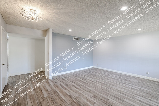 Foto del edificio - 10534 E Mercer Ln