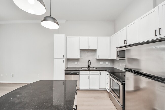 Building Photo - 6363 San Felipe St