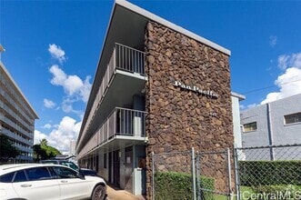 Building Photo - 922 Kapahulu Ave