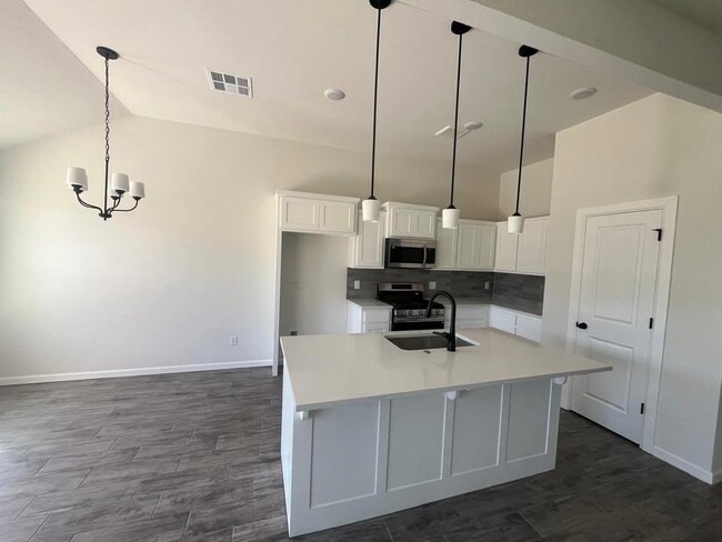 Building Photo - 18220 Austin Ct