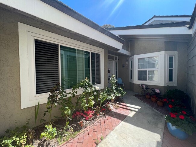 Building Photo - 5 Coldstream, 47