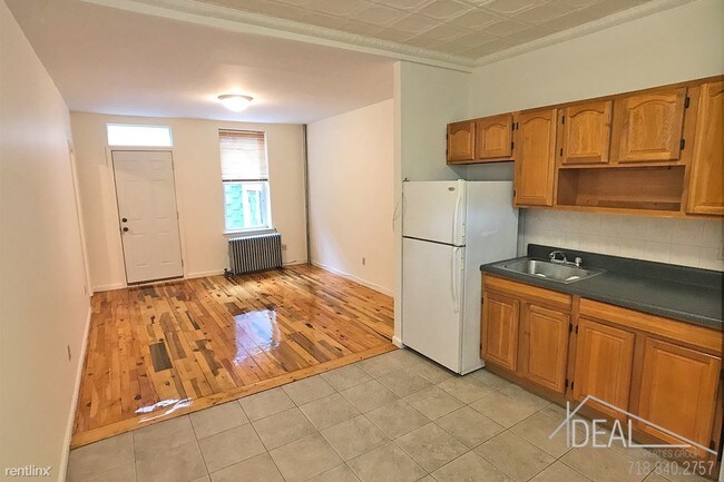 Building Photo - 256 3rd Ave