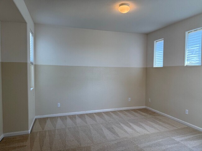 Foto del edificio - Adorable 4/3 Tri-Level Home - Rancho!  Ple...