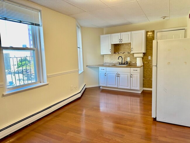 Building Photo - 9 Bowdoin St