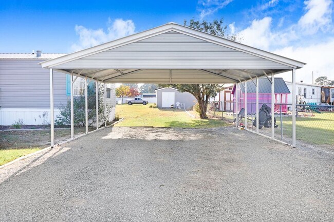 Building Photo - ADORABLE 2 BR, 2 BA W/ WIRED STORAGE BUILD...